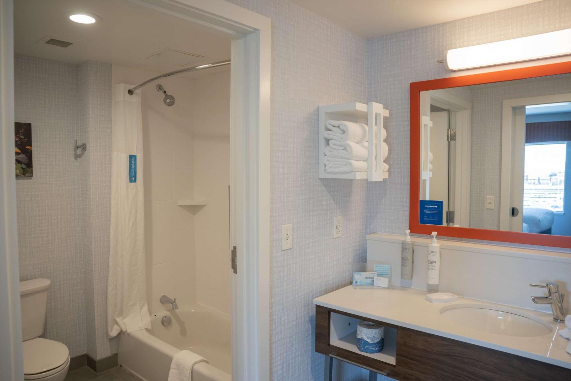 Hampton Inn & Suites Erie Bayfront מראה חיצוני תמונה
