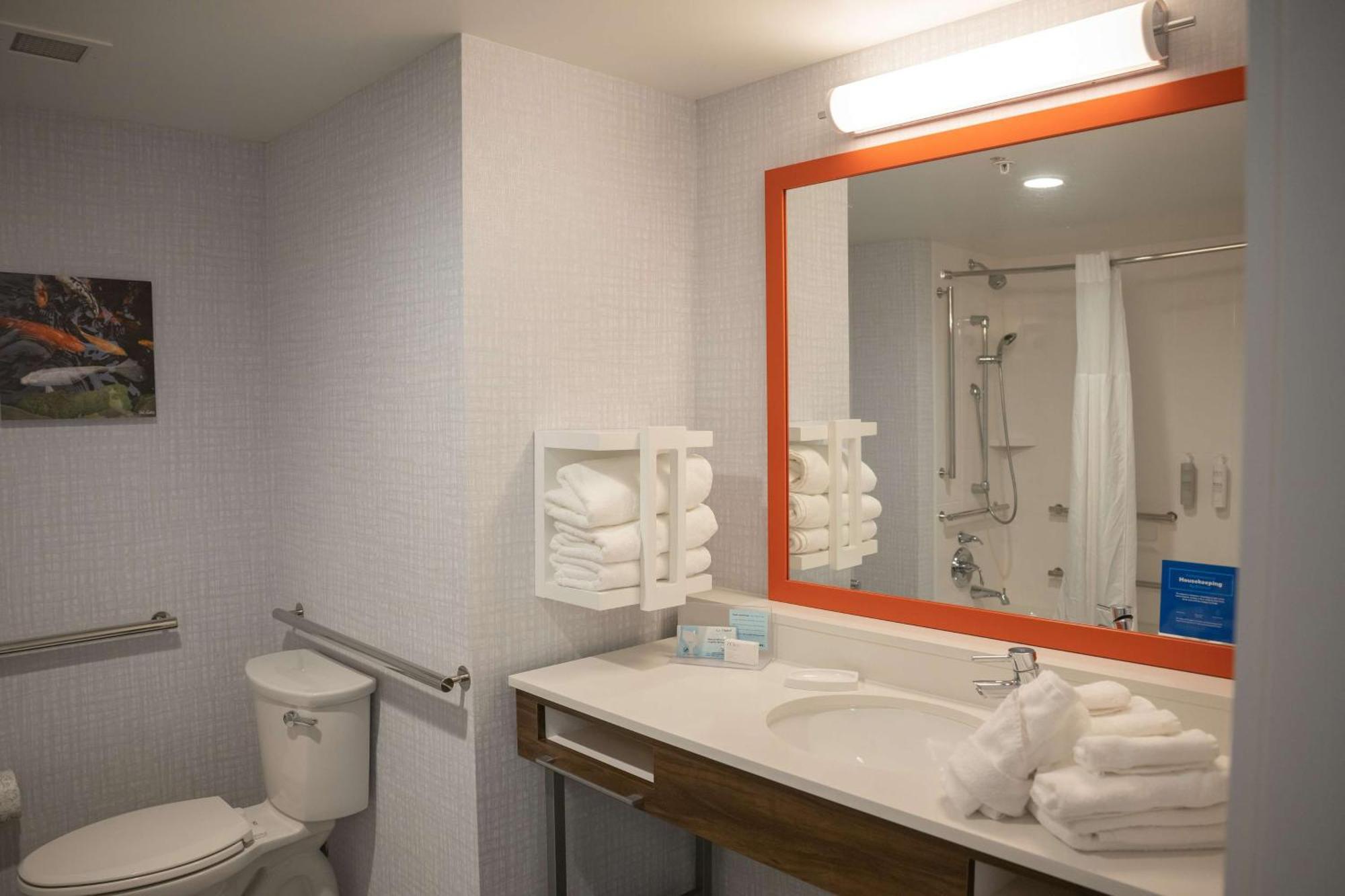 Hampton Inn & Suites Erie Bayfront מראה חיצוני תמונה