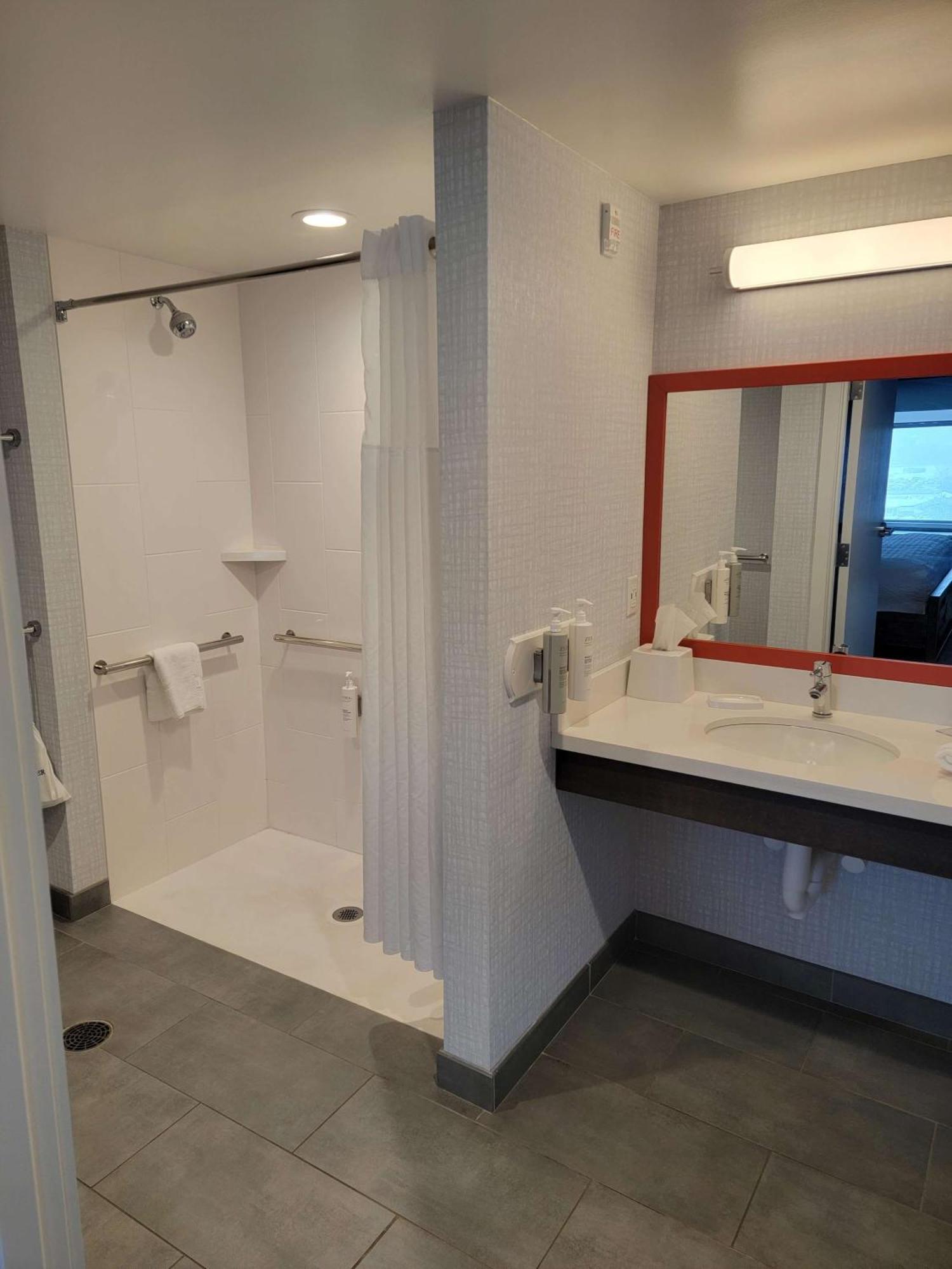 Hampton Inn & Suites Erie Bayfront מראה חיצוני תמונה