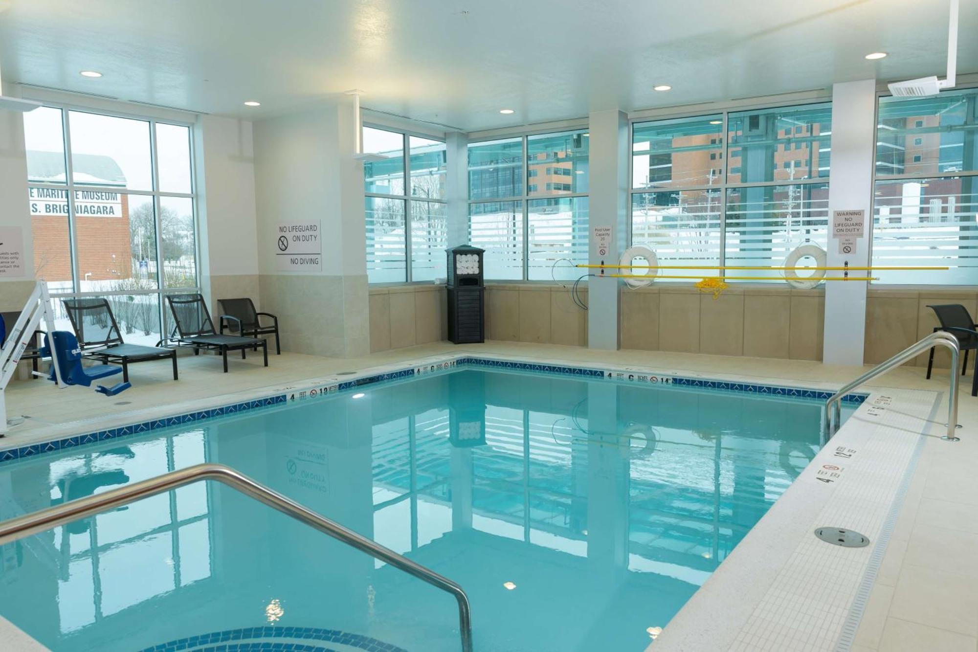 Hampton Inn & Suites Erie Bayfront מראה חיצוני תמונה